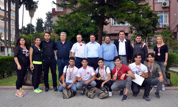 Adanalı Kick Boks’cular 11 madalya ile döndüler