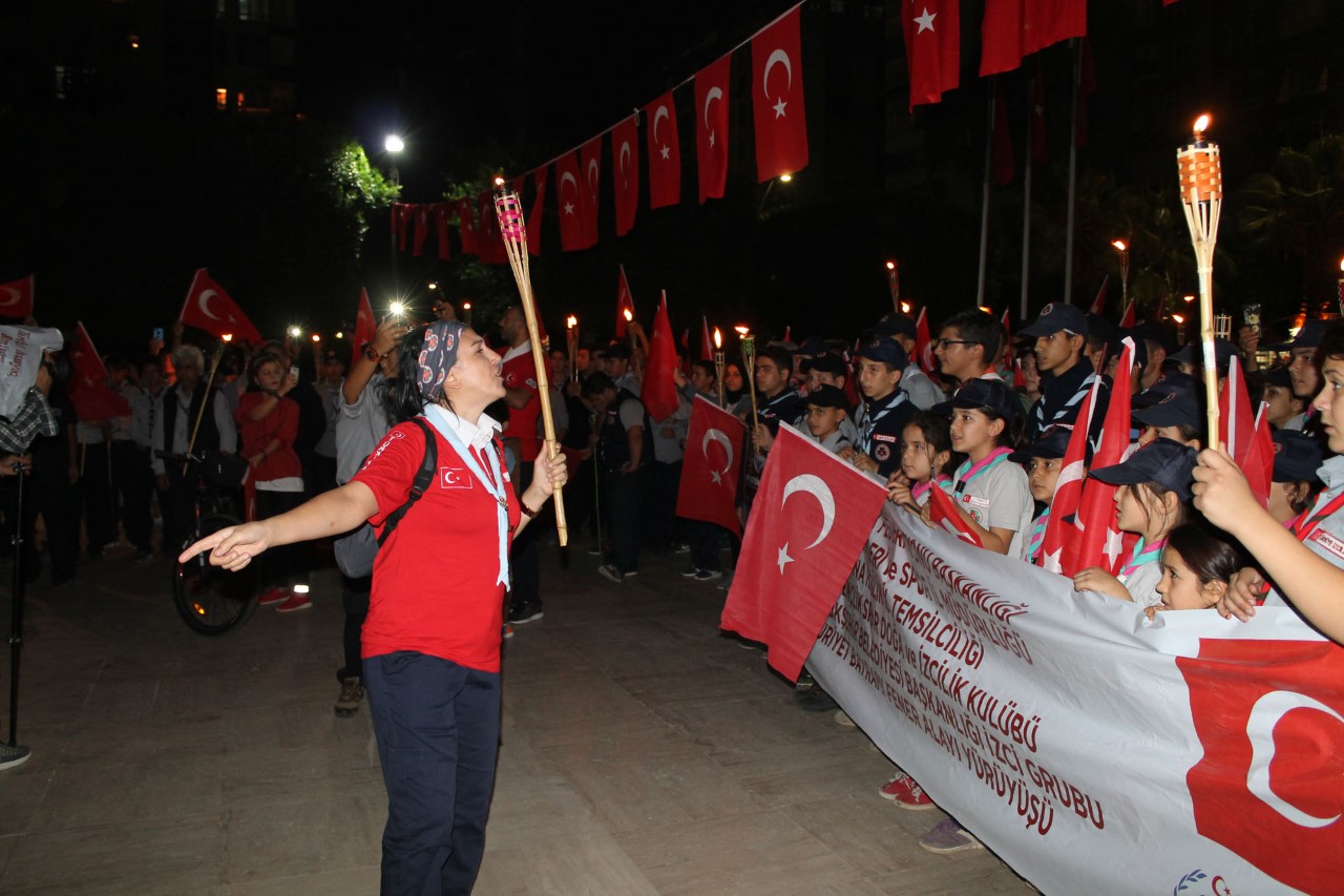 Cumhuriyet coşkusu Adana’yı aydınlattı