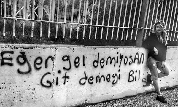 Genç kız katilini cep telefonuna kaydetti