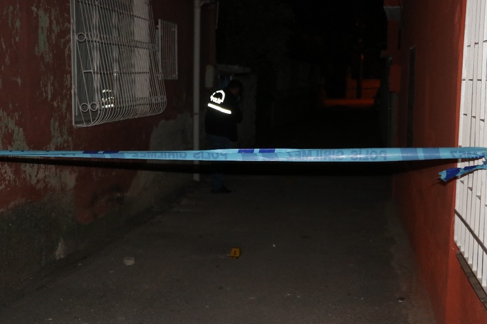 Adana’da bir kişi sokak ortasında öldürüldü