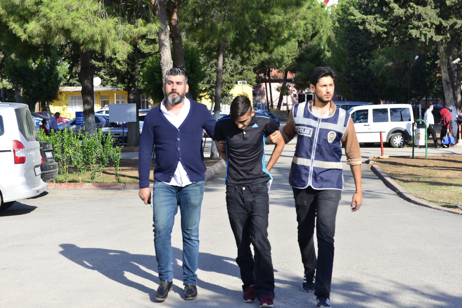İnternette tanışıp gasp ettiler