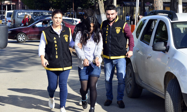 Karı-koca hırsızlık yaparken yakalandı