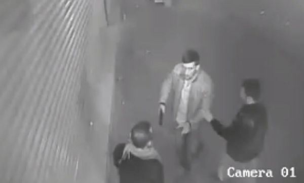 Yan baktı
