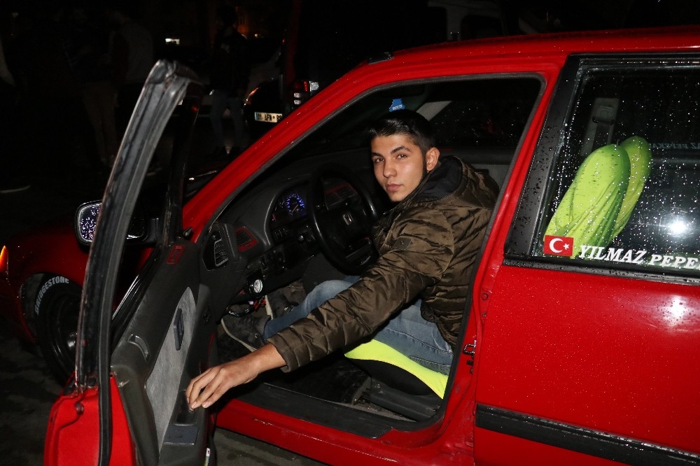 Adana’da modifiye tutkunları yasağın kaldırılmasını istedi