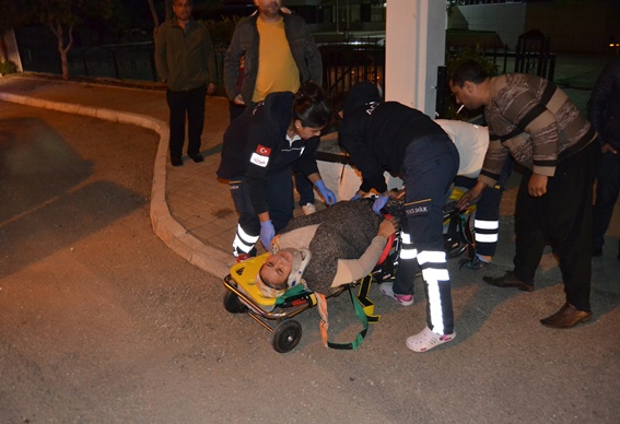Adana’da otomobil ile traktör çarpıştı