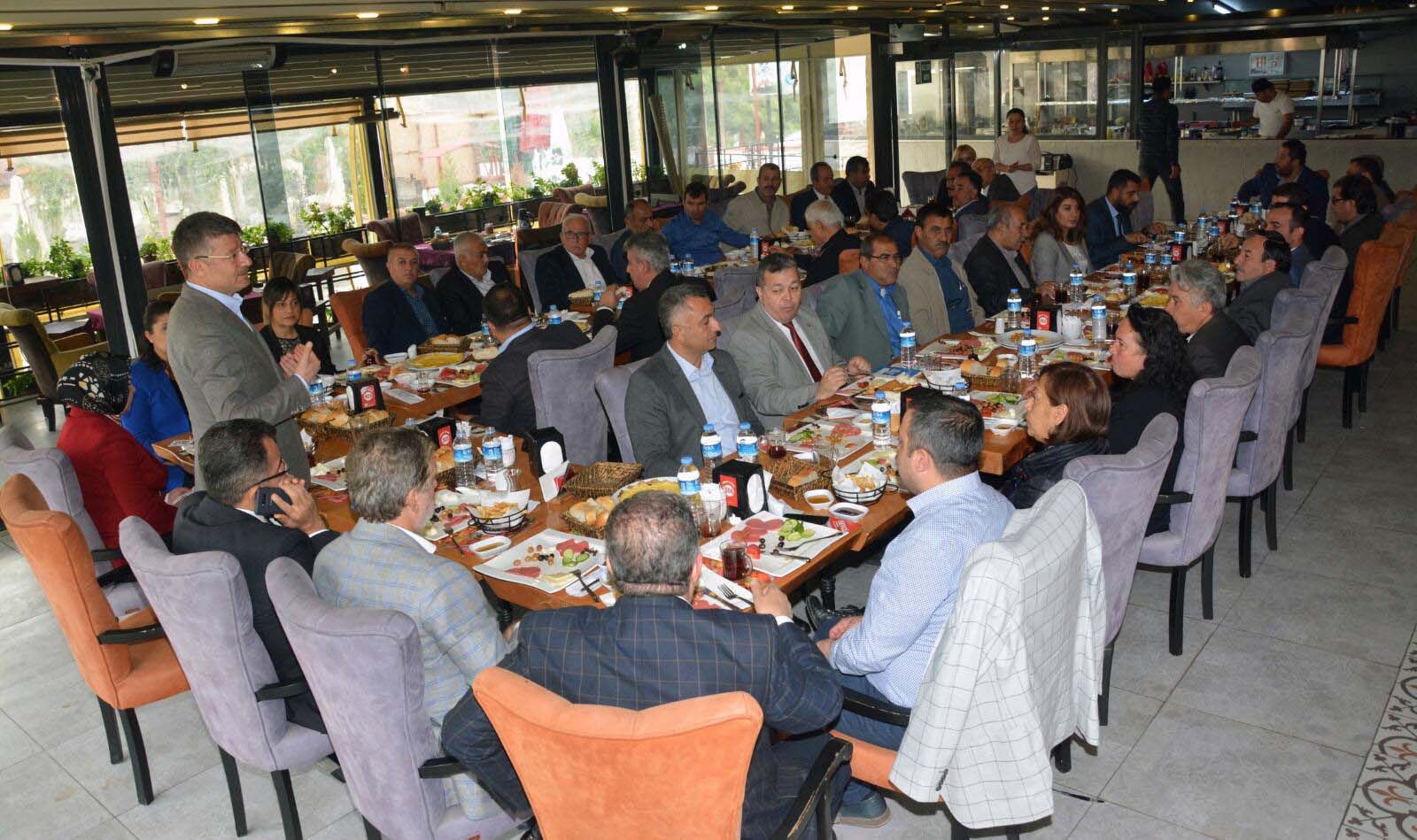 Başkan Yeni, muhtarların sorunlarını dinliyor