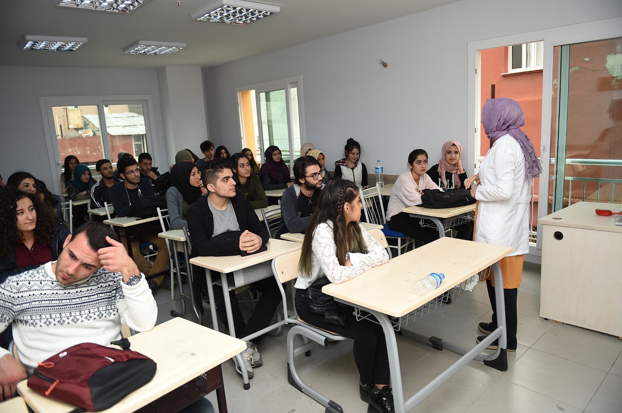 1500 öğrenciye ücretsiz üniversiteye hazırlık kursu