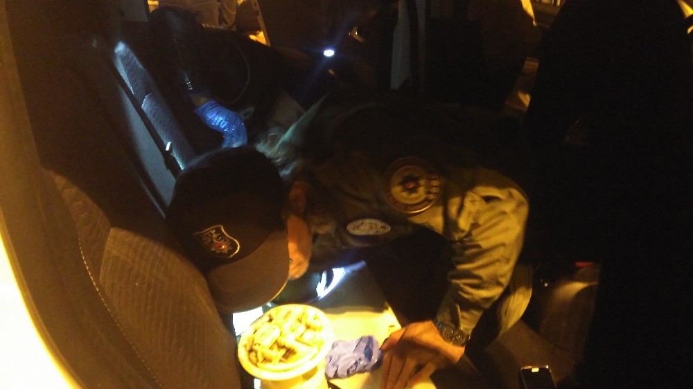 Otomobilin yakıt deposundan 22 kilo eroin çıktı
