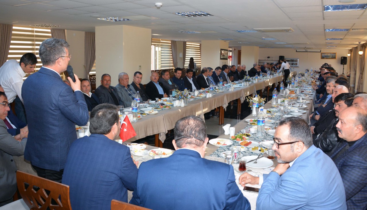 AK Parti mahalle muhtarlarıyla kahvaltıda bir araya geldi