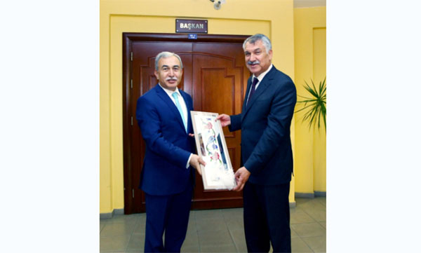 Karalar’dan Vali Büyük’e ‘hemşerilik beratı’ jesti