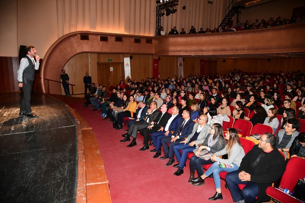 Büyükşehir Belediyesi’nden gençlere kişisel gelişim semineri