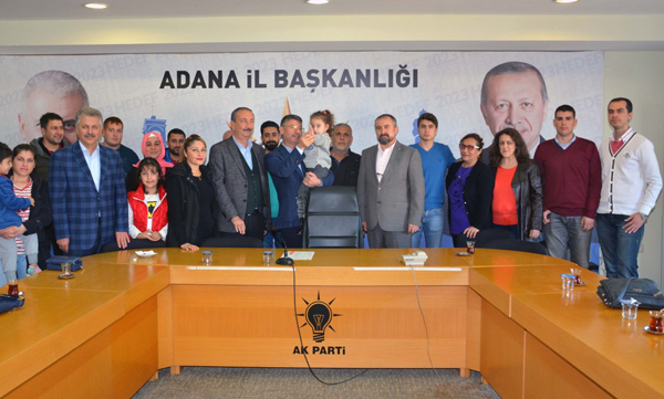 İşadamı Ailesi ve Çalışanlarıyla Birlikte AK Parti’ye Katıldı