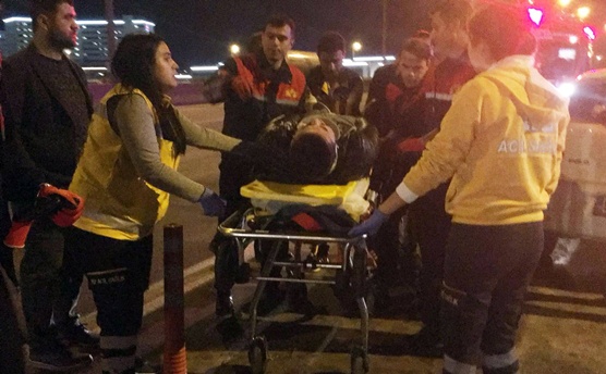 Otomobil bariyerlere çarptı: 1 yaralı