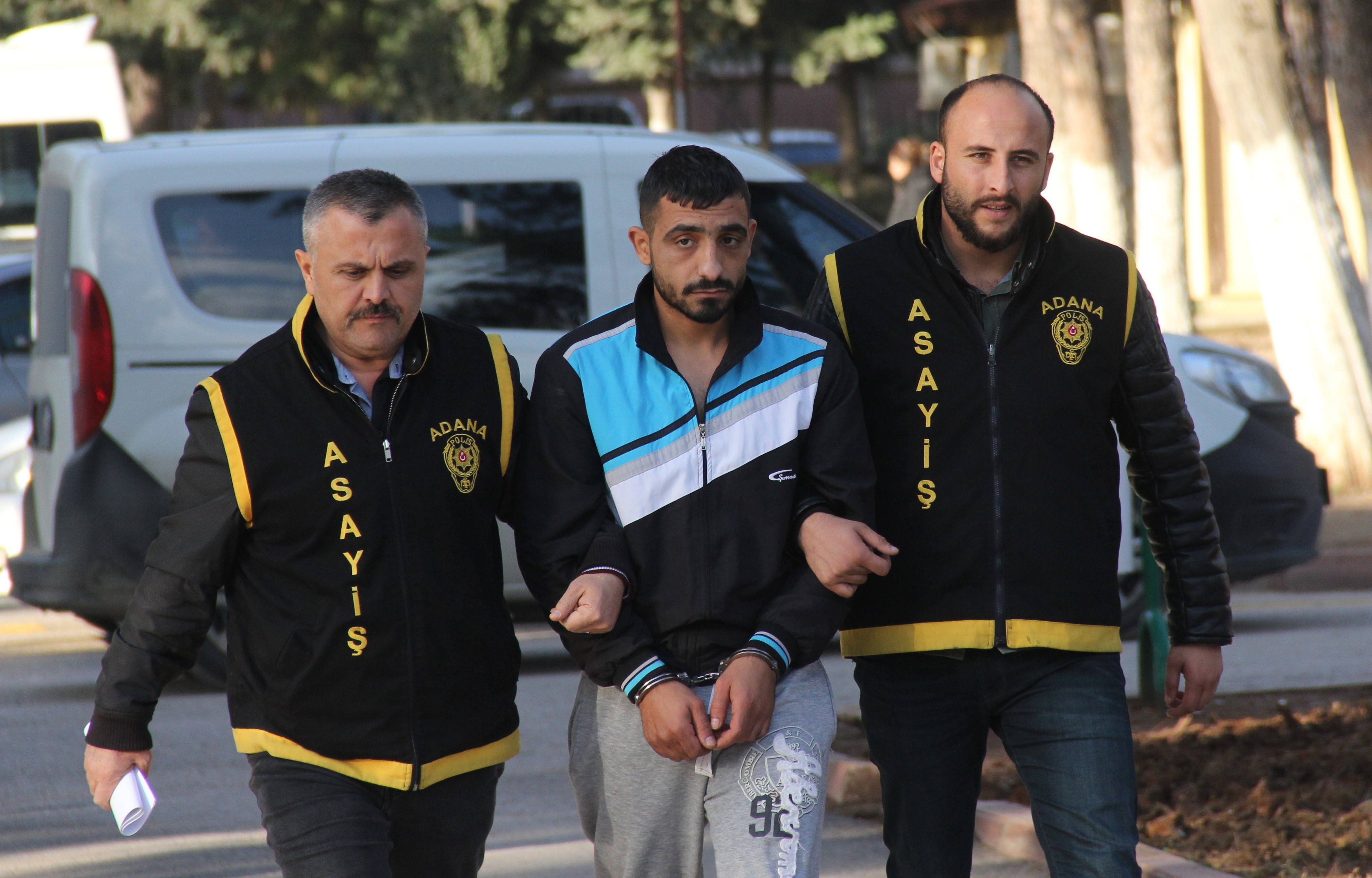 Babasını öldürdü, cezaevinden kaçtı, yakalandı