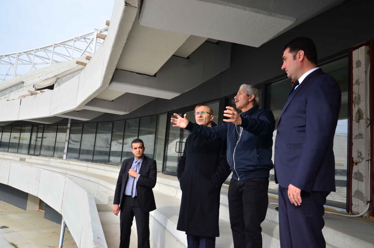 Vali Demirtaş, kentteki spor tesislerini denetledi