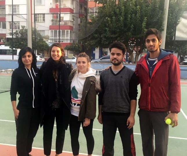 İpek Soylu’dan Adanalı tenisçilere malzeme desteği