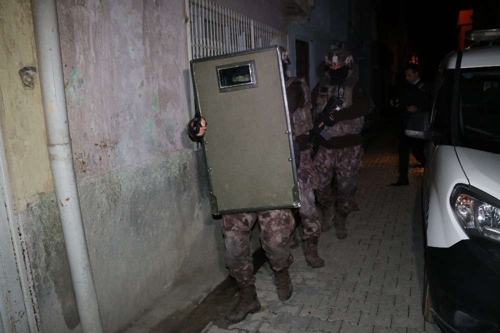 Adana’da DEAŞ operasyonu: 12 Suriyeliye gözaltı