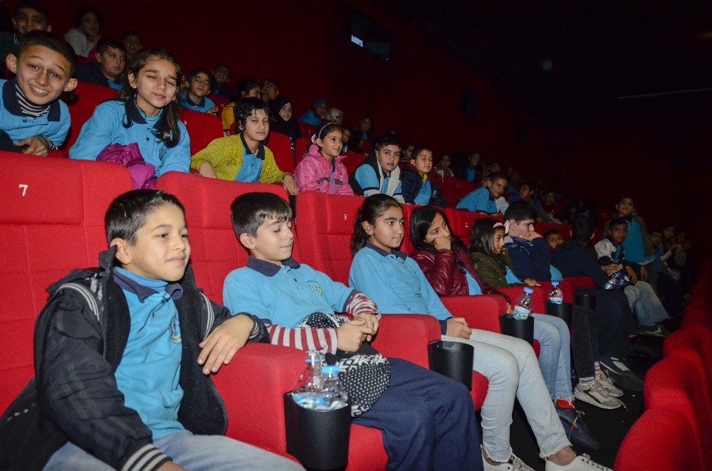 İlk kez sinemada film izlediler