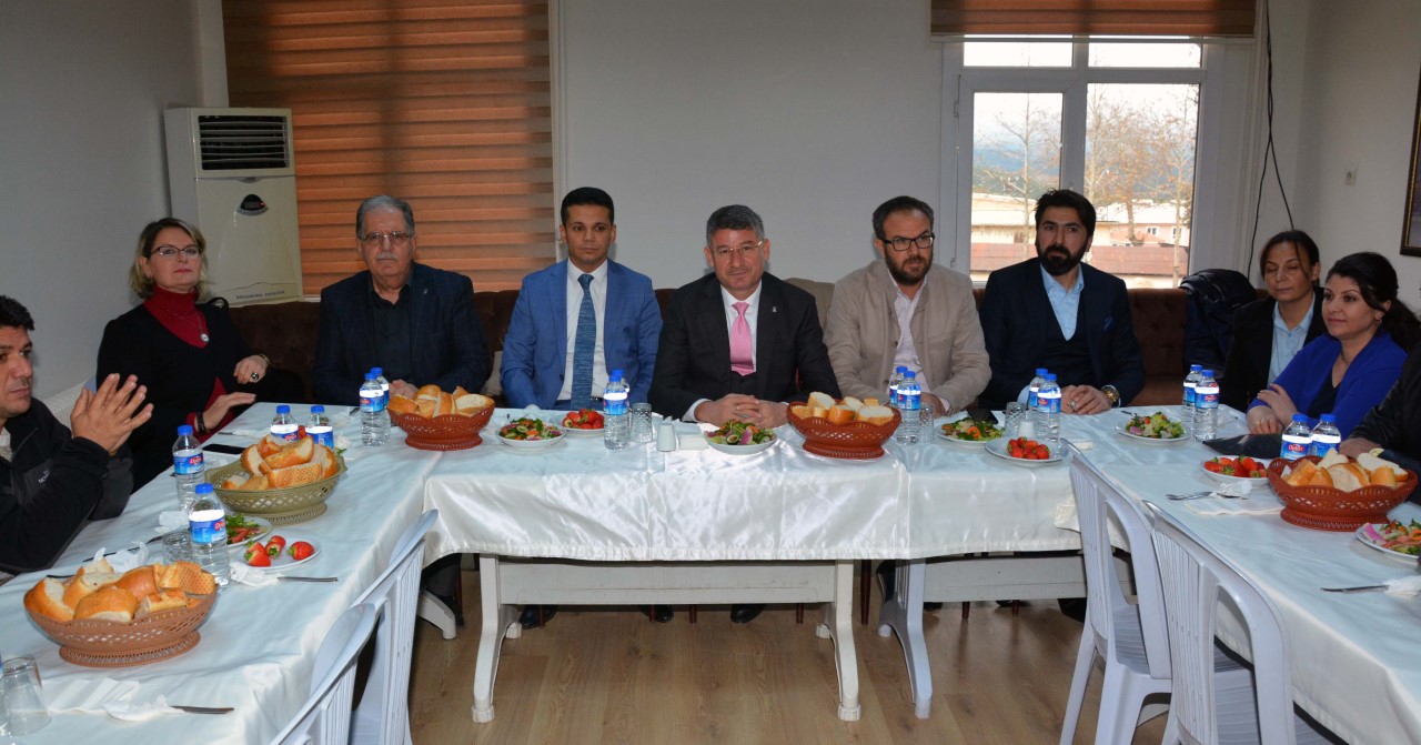 Fikret Yeni, Aladağ'da muhtarlarla bir araya geldi