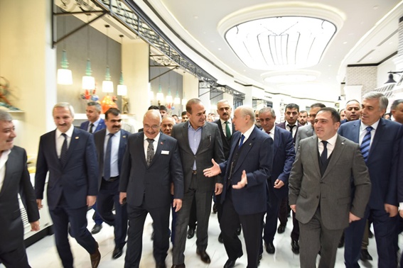 “Bizim belediye başkanlarımızın alnı açık”