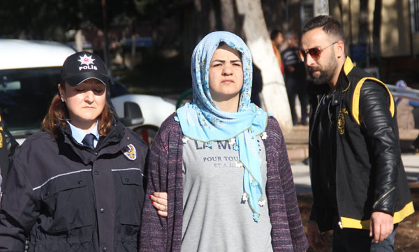 Cinayete azmettirmekten ev hapsi verilen kadın cezayı ihlal etti