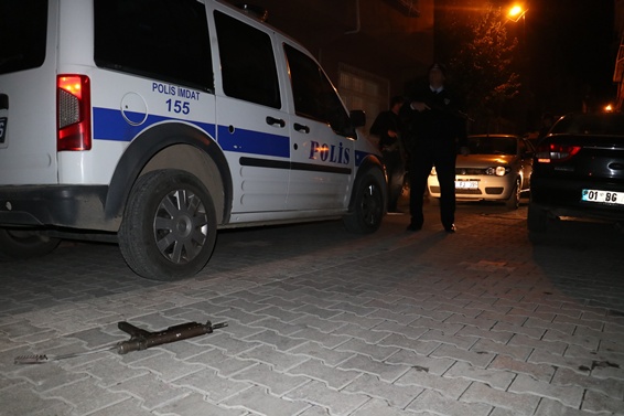Silahı bırakıp kaçtılar