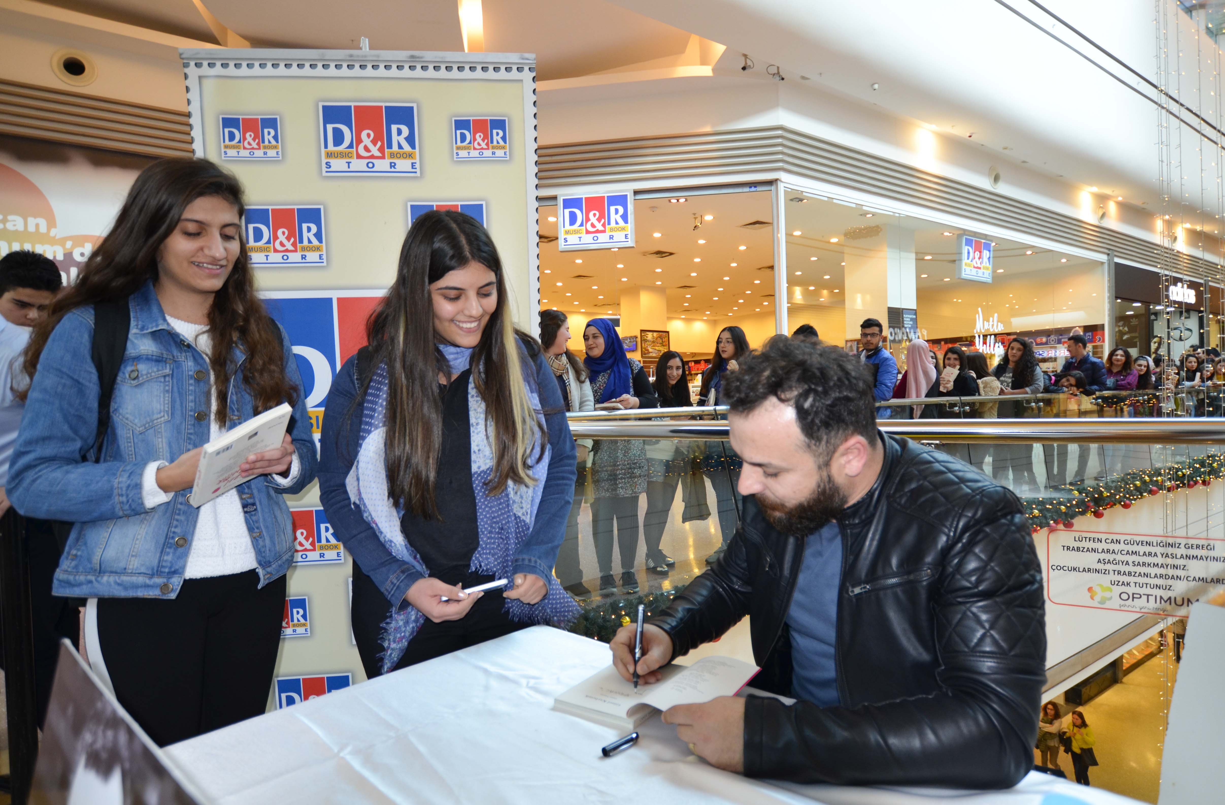 Yazar Caner Yaman, Adanalı okurlarıyla buluştu