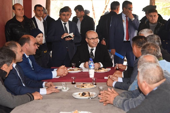 Vali Demirtaş mahalle turunda