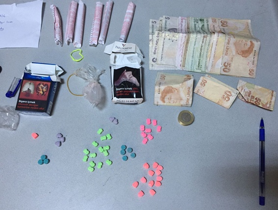 Cezaevi firarisi uyuşturucu satarken yakalandı