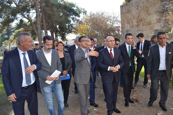 Vali Demirtaş Anavarza'da
