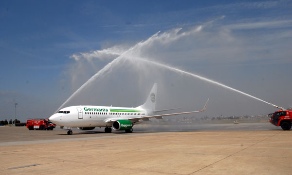Germania Havayolları uçağına Adana’da sulu karşılama