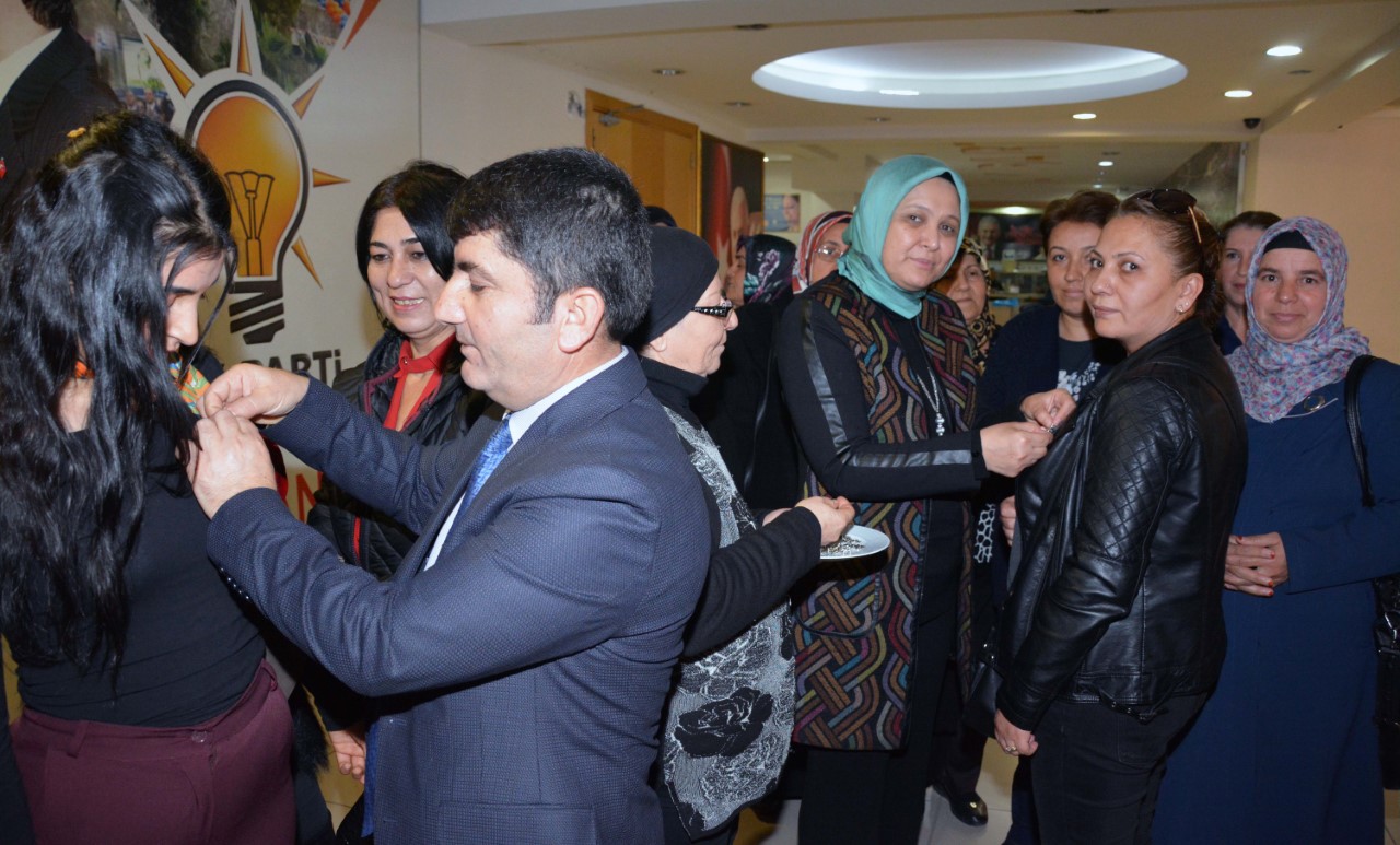 AK Parti’ye katılımlar devam ediyor