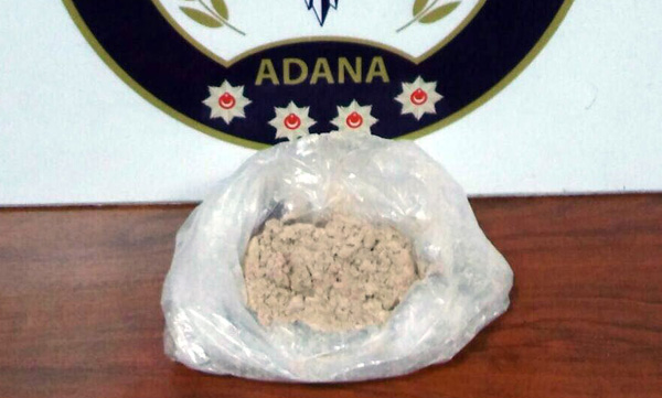 Polislere çarpıp kaçmaya çalışan uyuşturucu taciri tutuklandı