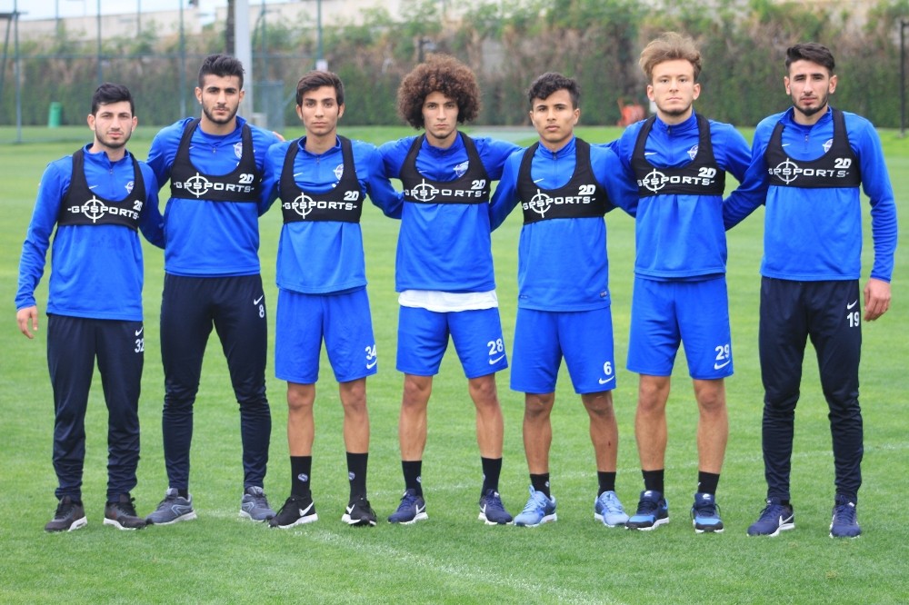 Adana Demirspor’da 9 genç futbolcu kampa çağrıldı