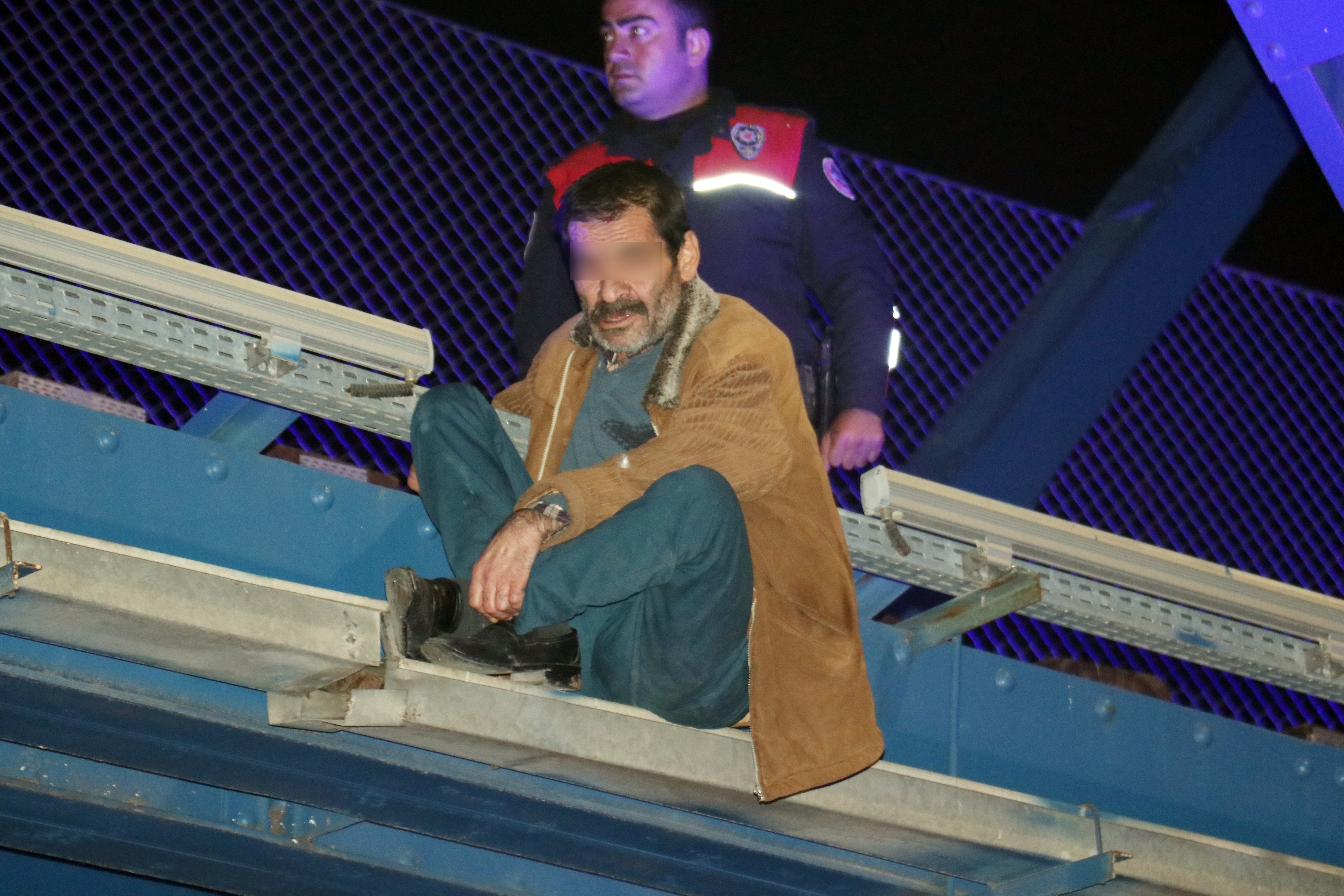Daha önce de intihara kalkışan şahıs bu kez köprüden atladı