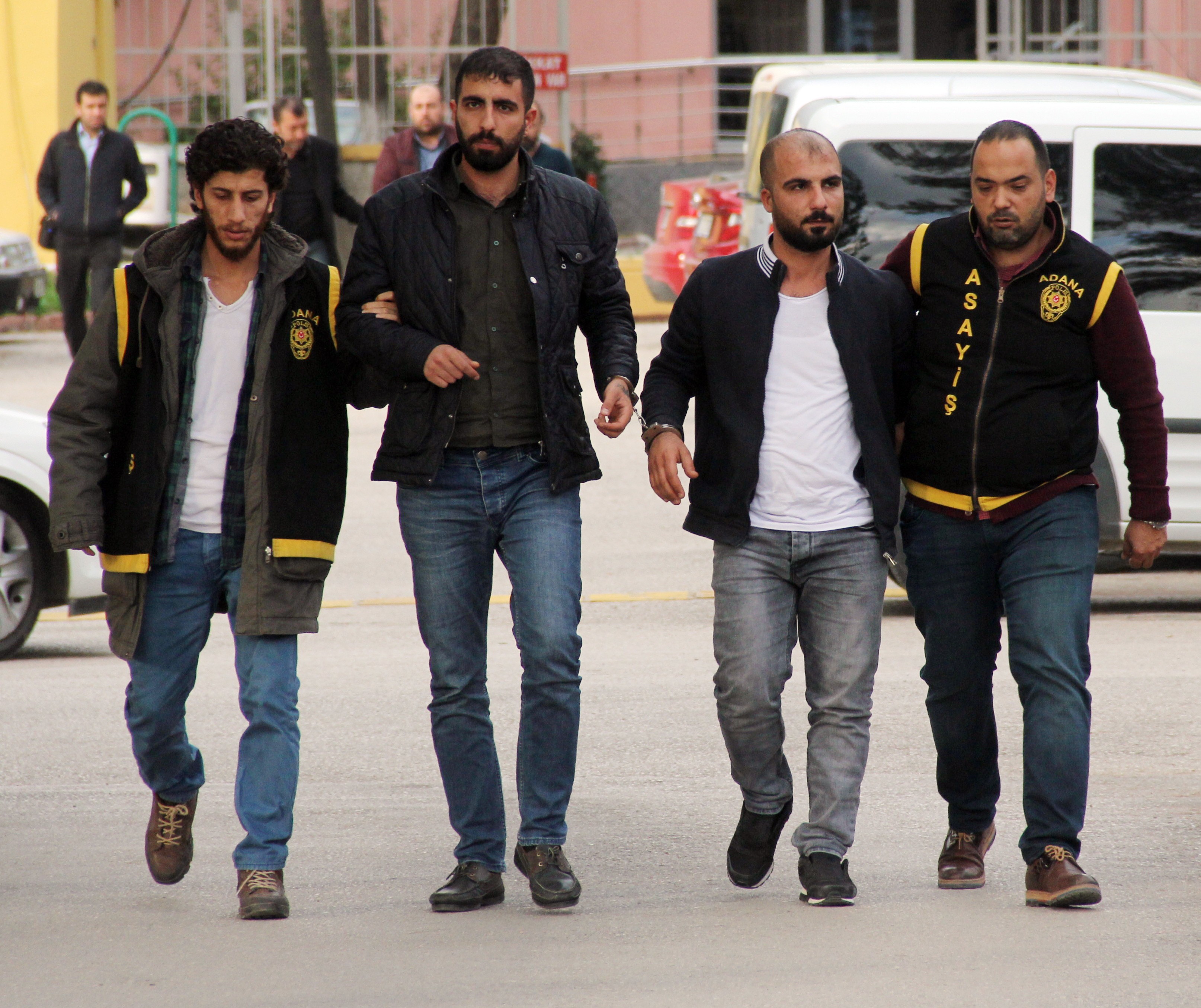 17 yaşındaki çocuğu alıkoydular