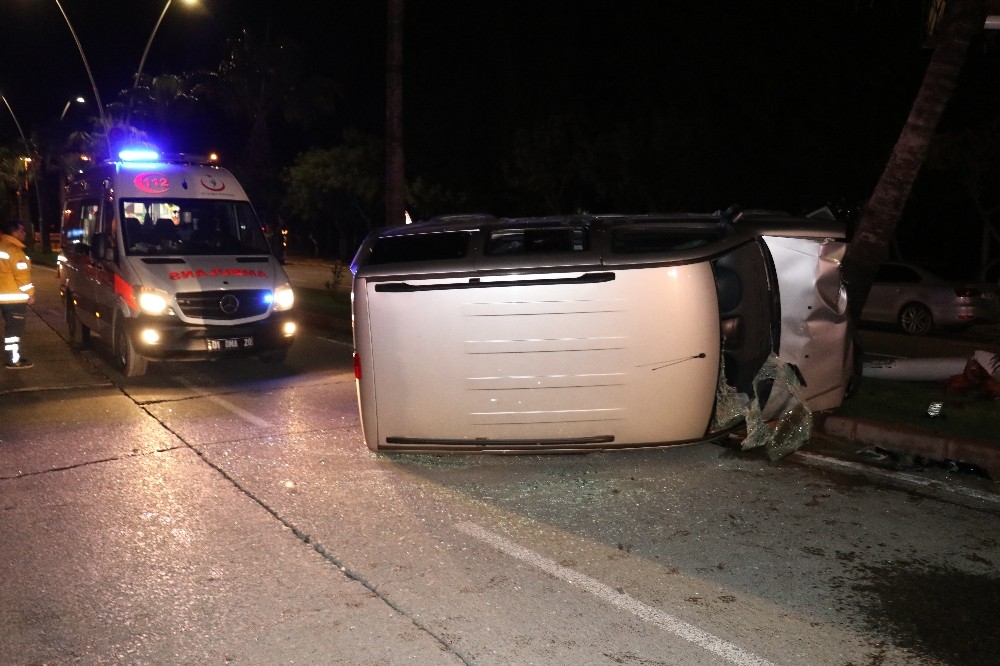 Adana’da hafif ticari araç devrildi: 1’i kadın 2 yaralı