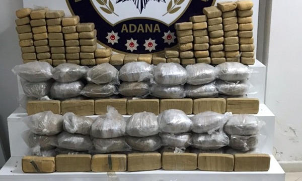 Adana’da uyuşturucu tacirlerine darbe