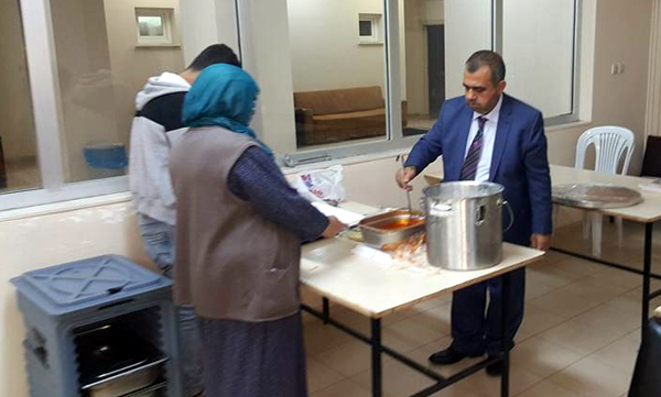 Adana’da 'Askıda Yemek' ile ihtiyaç sahipleri gülüyor