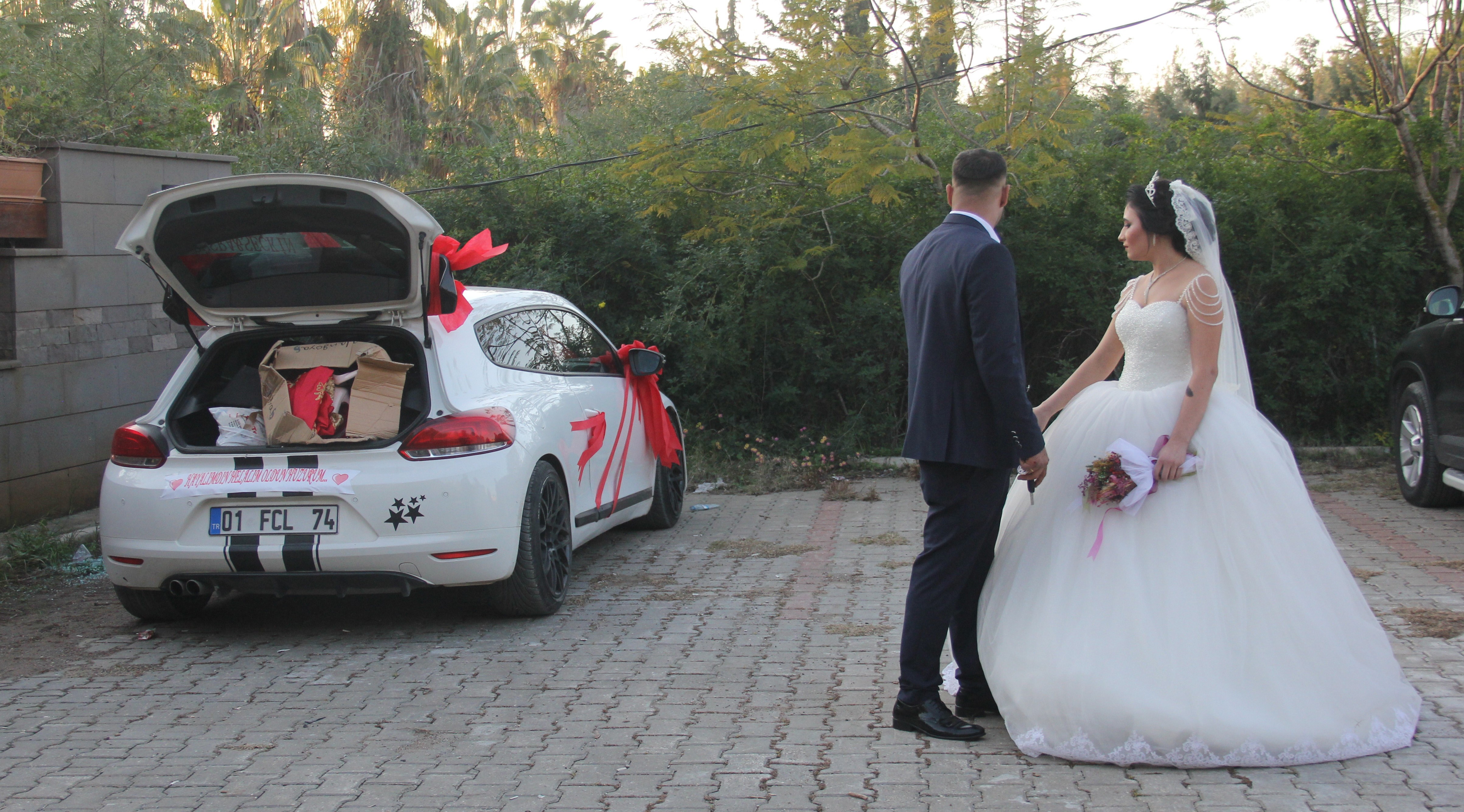 Düğün günü soyulan gelin ve damat şikayetçi olmayıp düğüne gitti