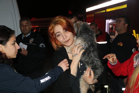 Kız arkadaşının evini yaktı