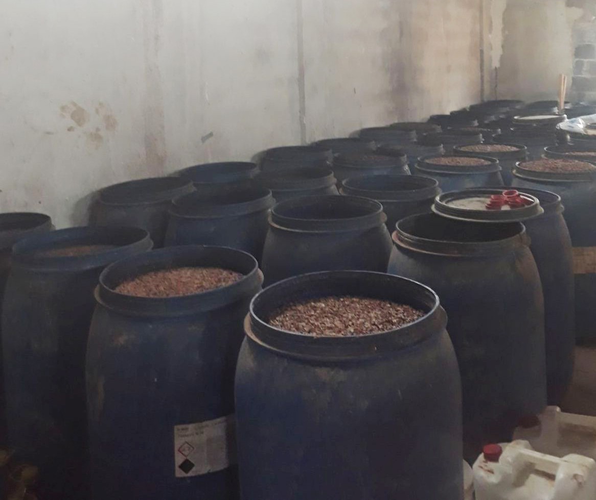 Adana'da 21 ton kaçak içki ele geçirildi