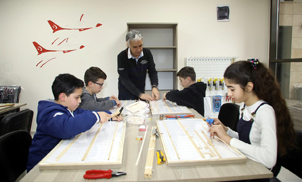 Yüreğir'de model uçak kursu açıldı