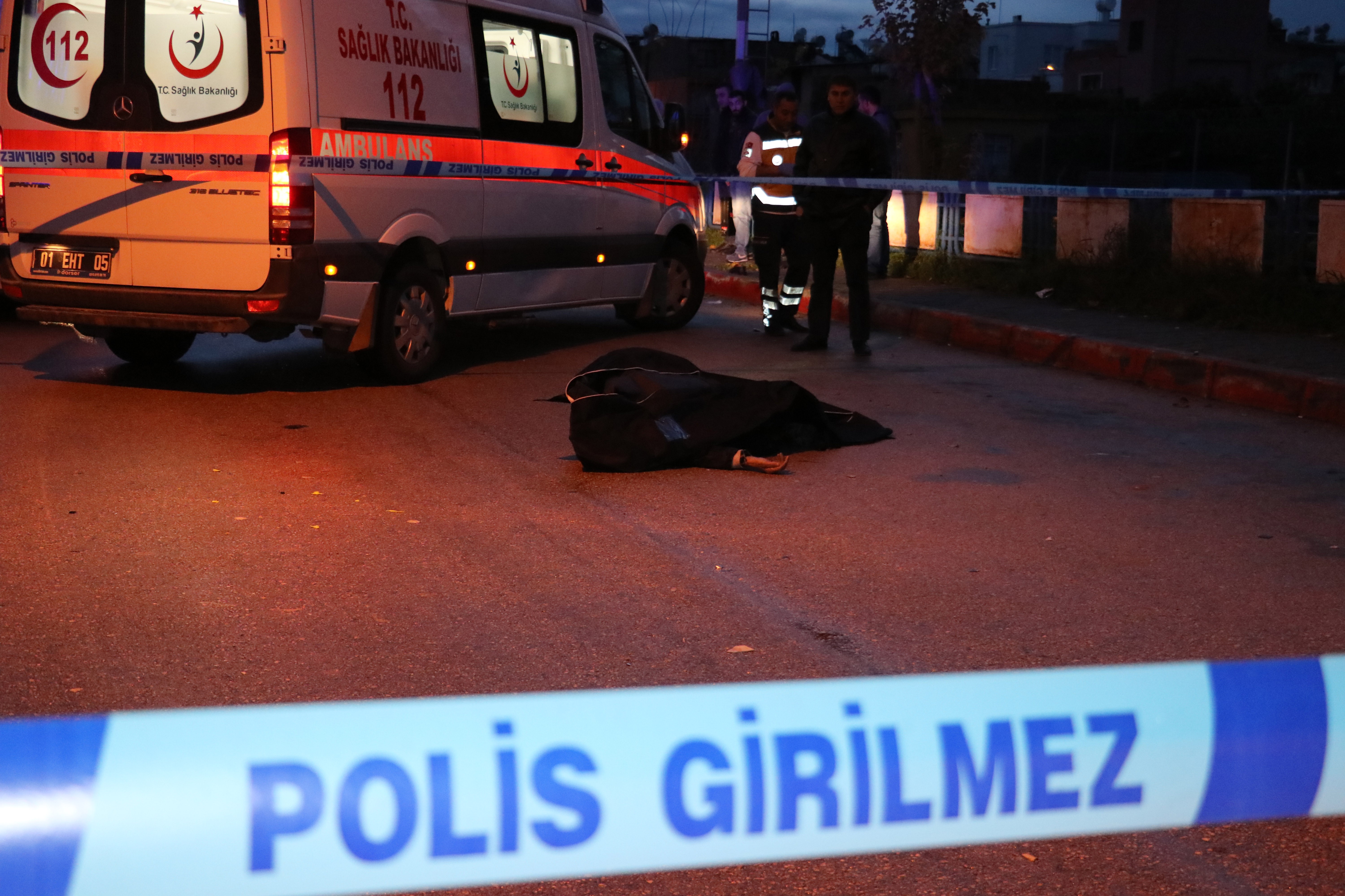 Karşıdan karşıya geçmek isterken canından oldu