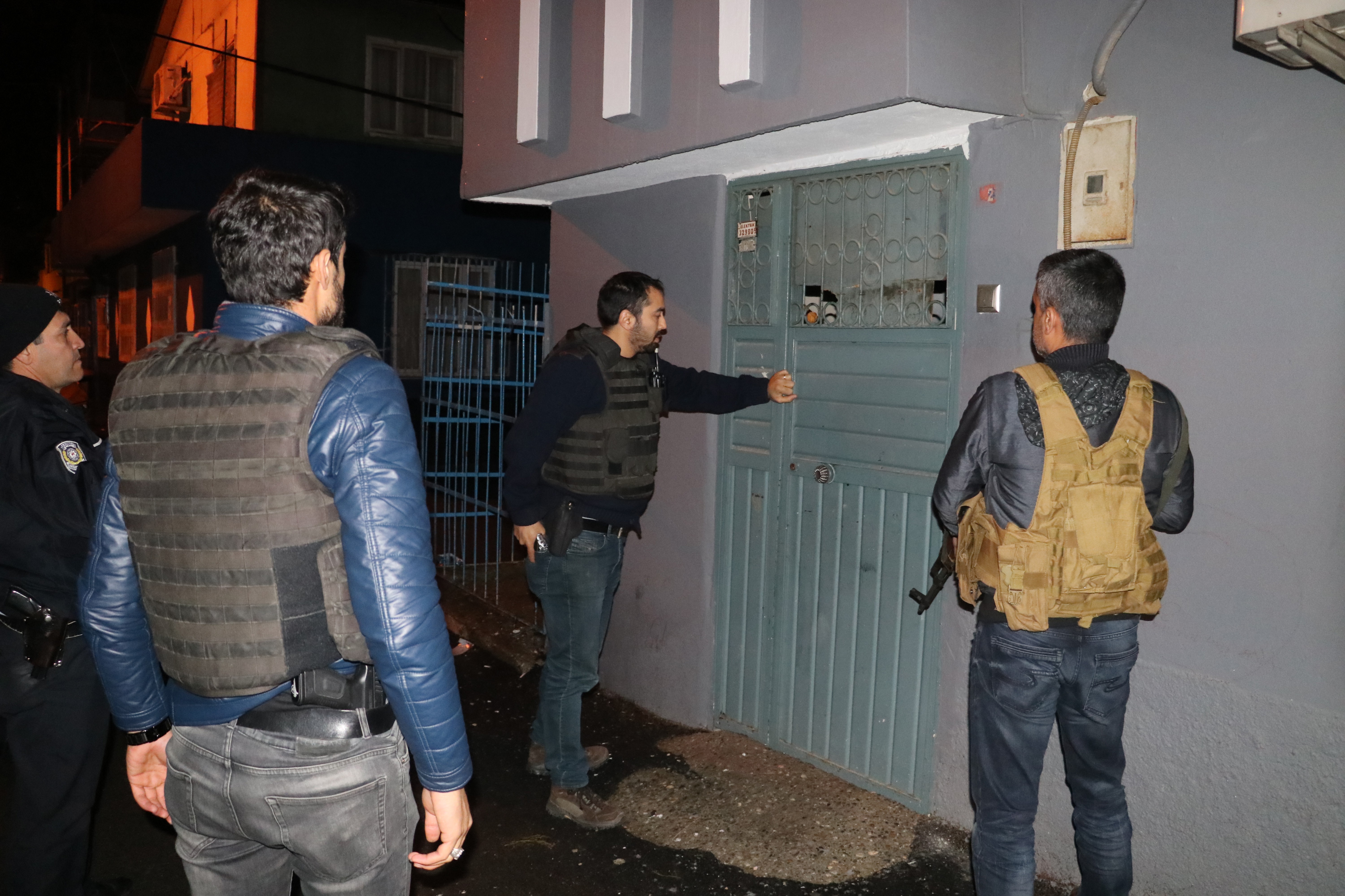 Adana’da terör propagandasına 9 gözaltı