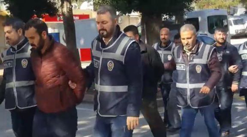 Kira parasını gasp edip eğlencede yediler