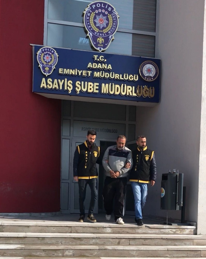 Suç makinesi Adana kebabı yerken yakalandı
