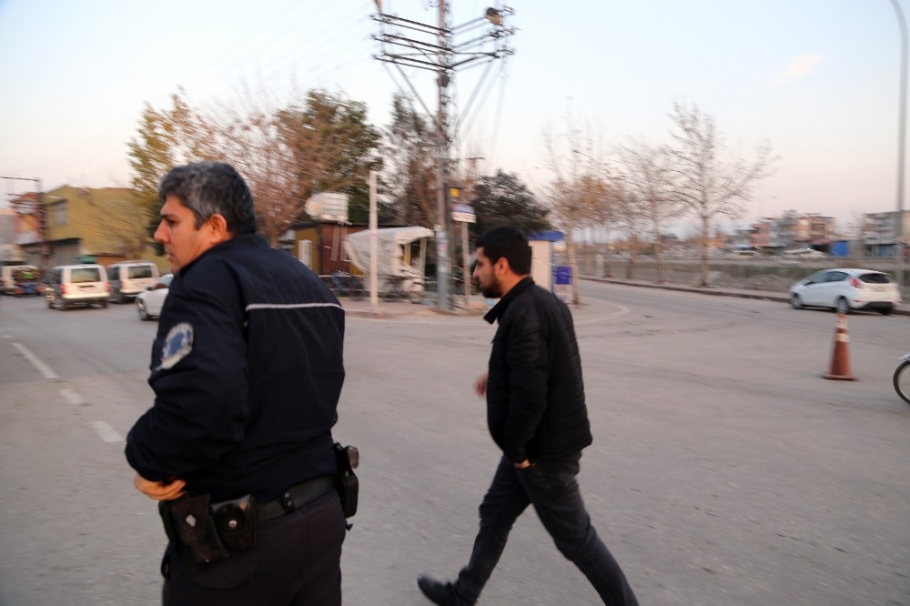 Silah çekip 39 bin doları gasp ettiler