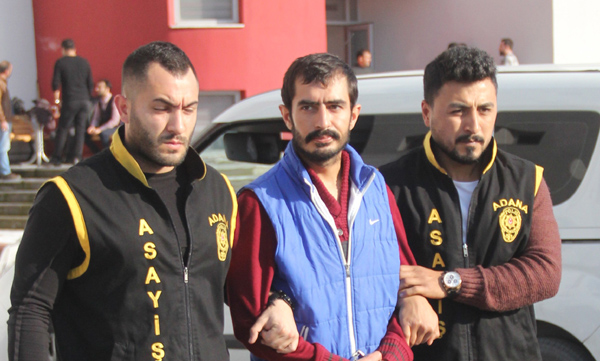23 yıl 9 ay hapisle aranan şahıs garson polisler tarafından yakalandı