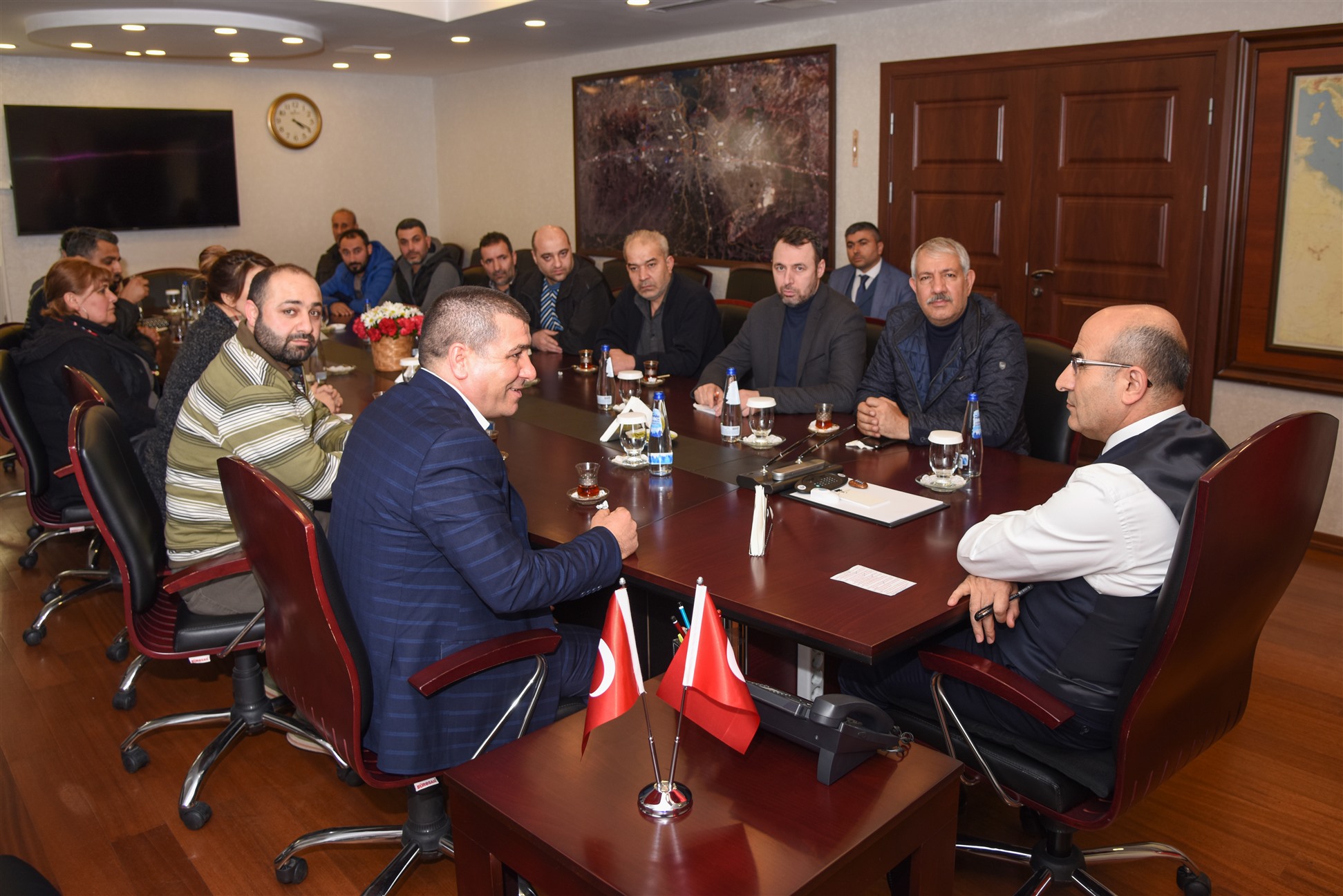 Yunusoğlu muhtarı esnafla Vali’yi ziyaret etti